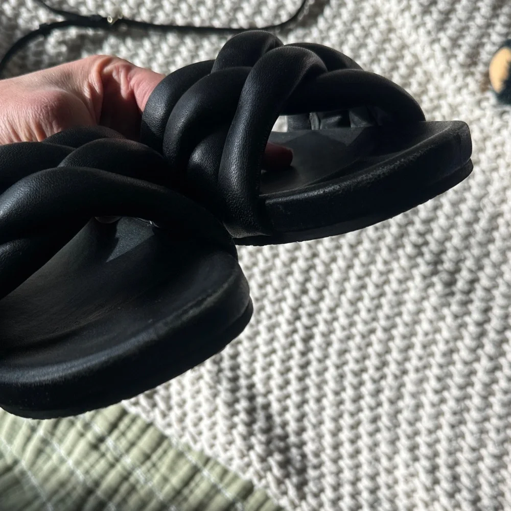 Seychelles Black Slide Sandals - Picture 2 of 3